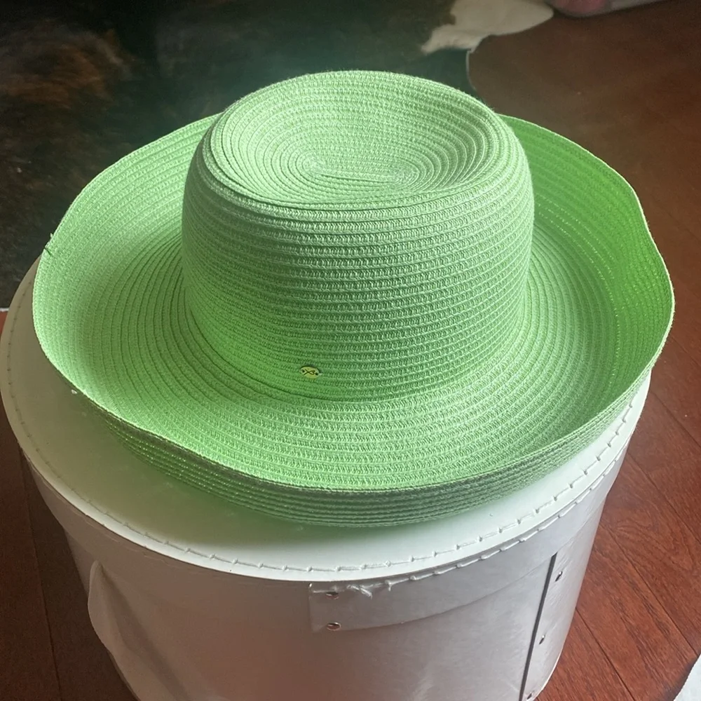 Betmar Light Green Women's Paper Curled Edge Sun Hat